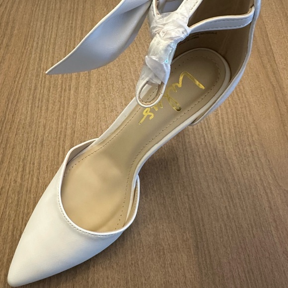 Heels - Picture 3 of 3